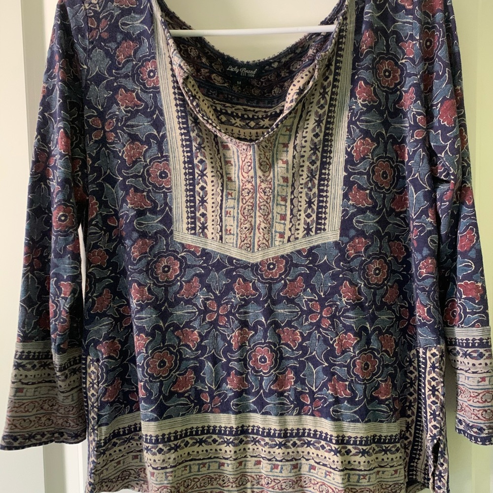 Flattering lucky brand top, medium
